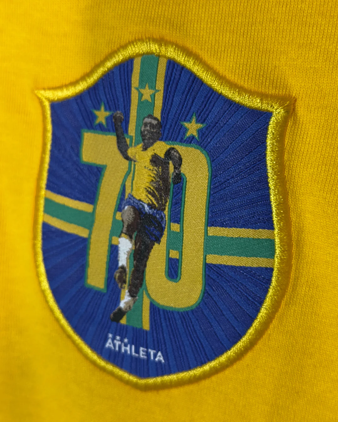 Camiseta Feminina Retro Athleta Pelé 1970 - Amarela - Image 3